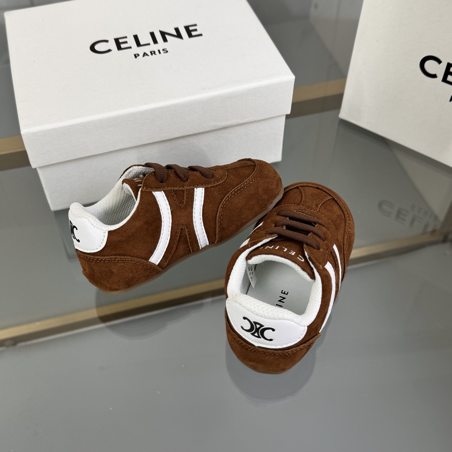 Children's shoes child
